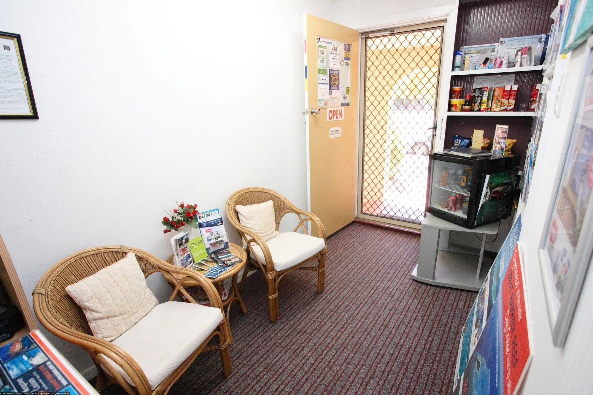 Bundaberg Coral Villa Motor Inn Екстер'єр фото