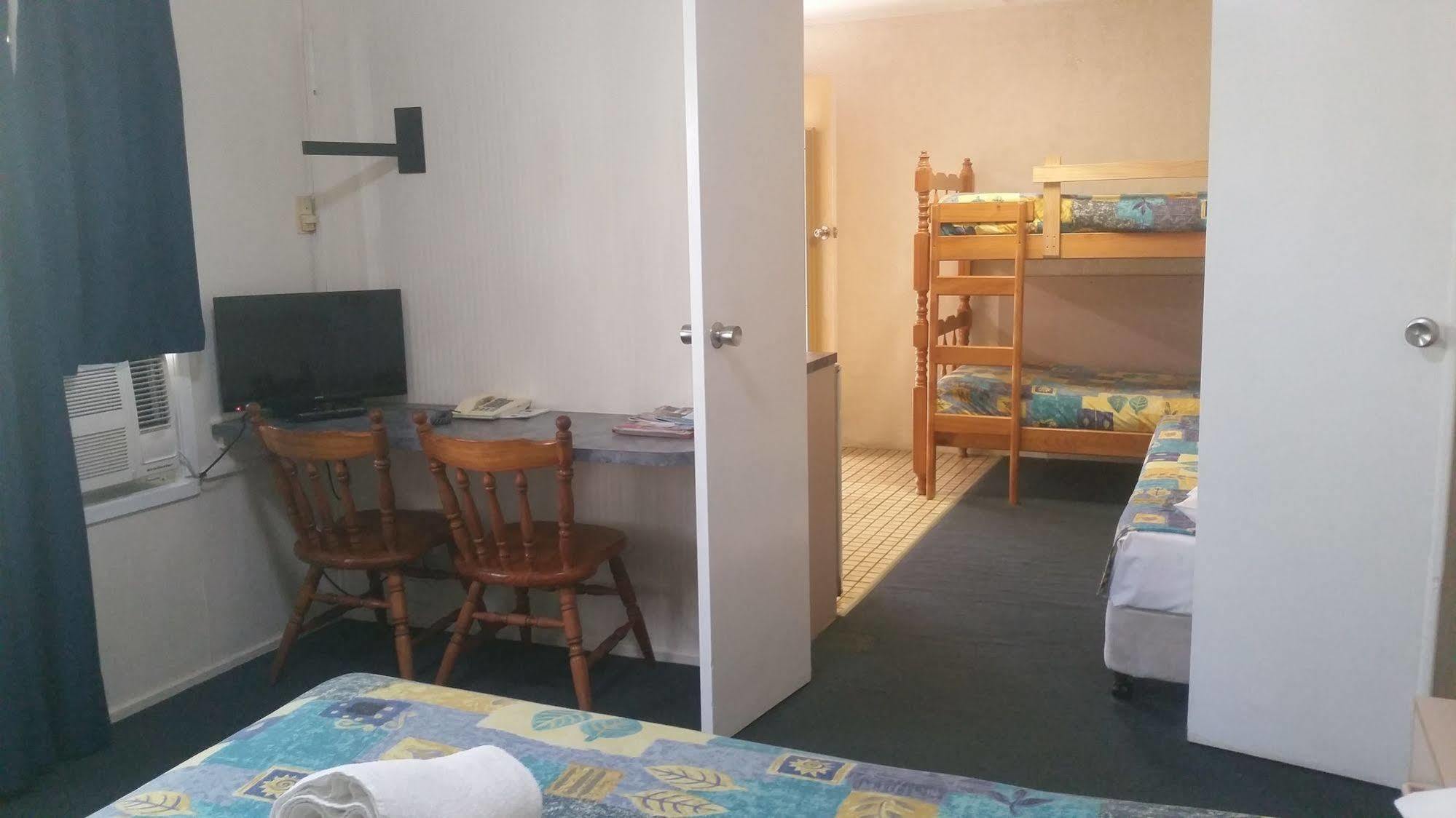 Bundaberg Coral Villa Motor Inn Екстер'єр фото